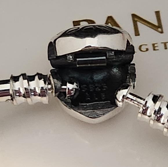 Pandora Moments Heart Claps Bangle Bracelet for women's size 7.1 inches - Picture 8 of 8